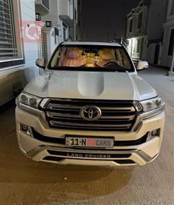 تۆیۆتا لاند کروزەر